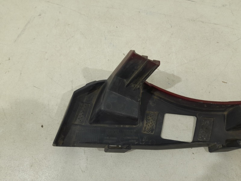 Кронштейн переднего бампера правый