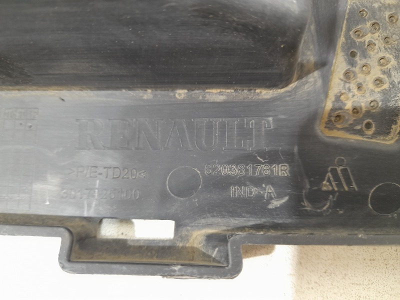 Кронштейн переднего бампера правый