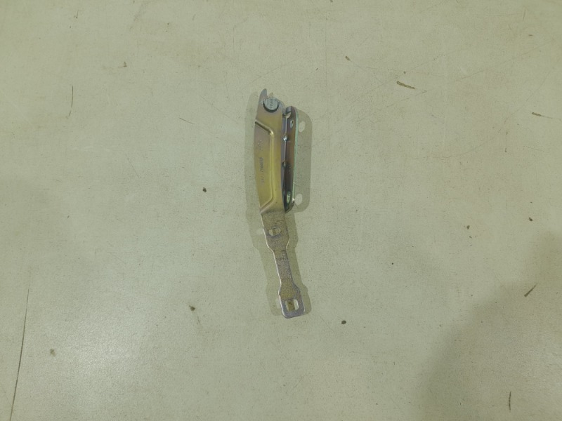 Петля капота правая