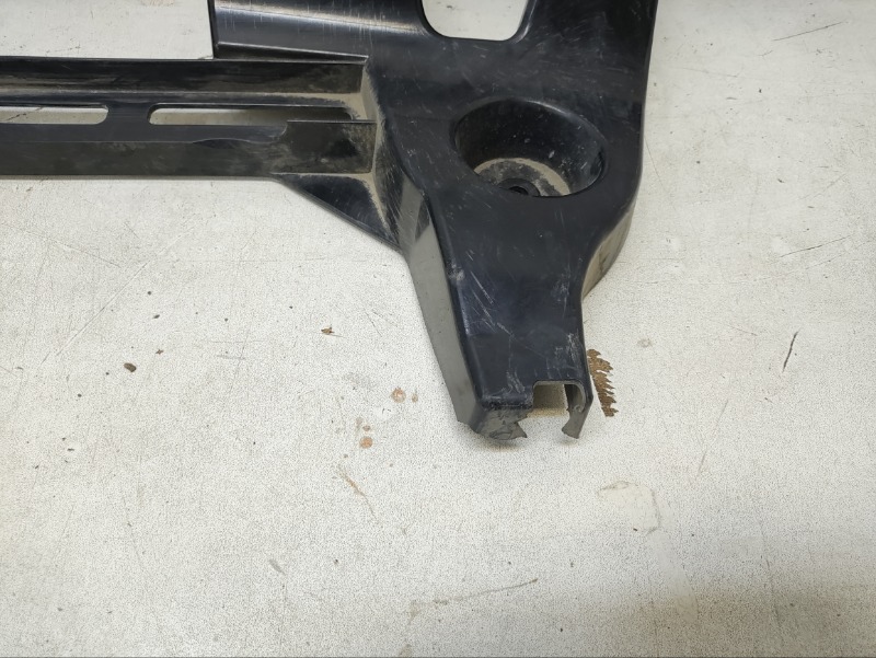 Кронштейн заднего бампера