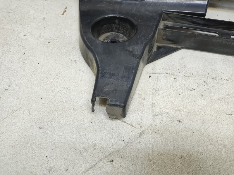 Кронштейн заднего бампера