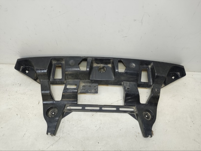 Кронштейн заднего бампера