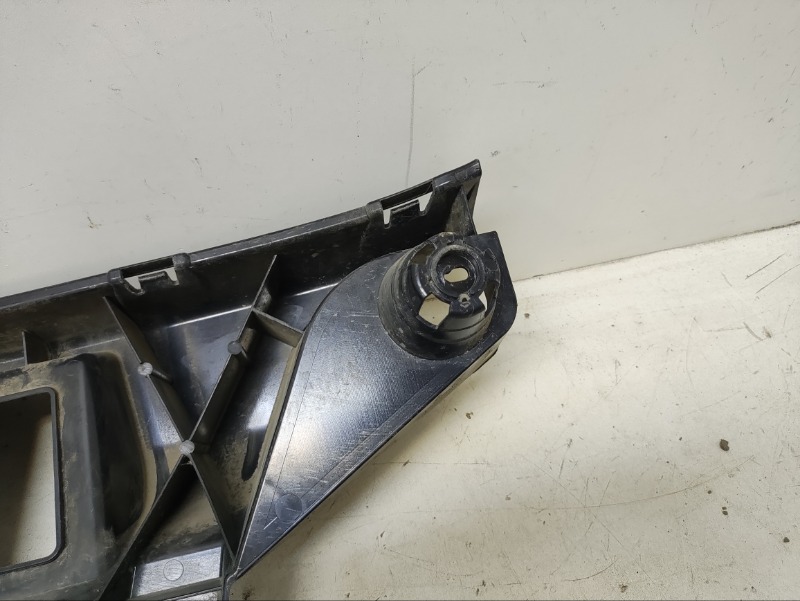 Кронштейн заднего бампера