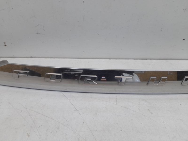 Накладка крышки багажника