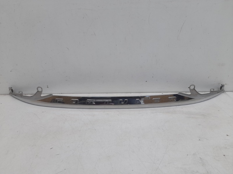 Накладка крышки багажника