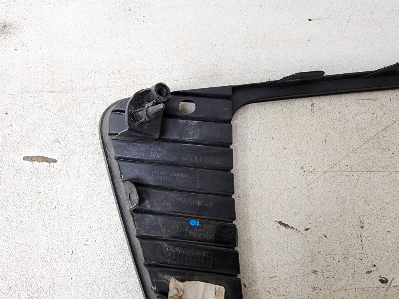 Рамка противотуманной фары правой