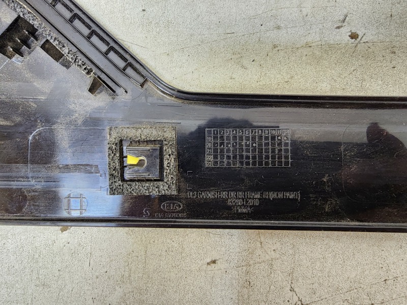 Накладка двери задней правой