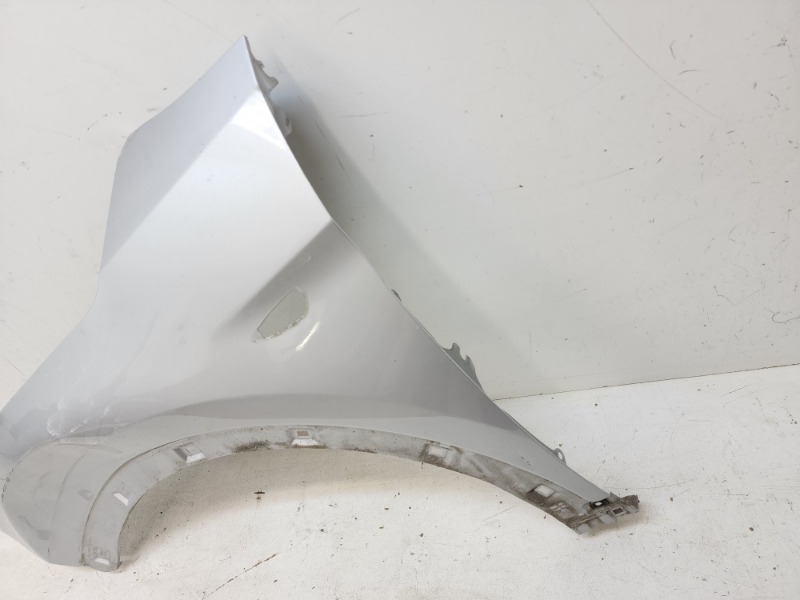 Крыло переднее левое