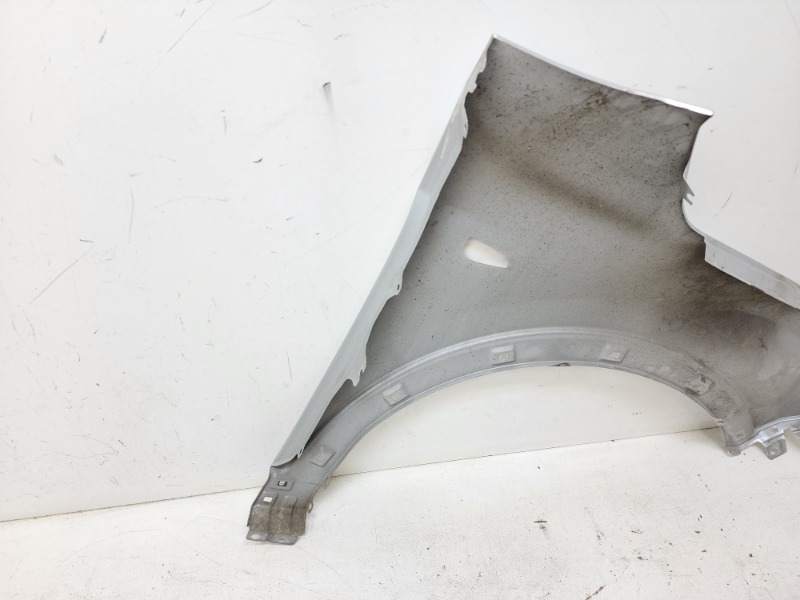 Крыло переднее левое