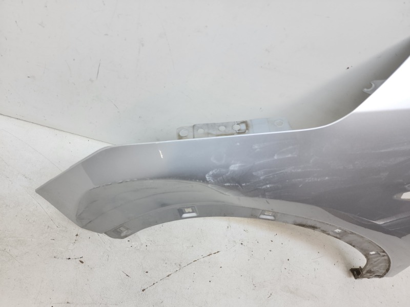 Крыло переднее левое