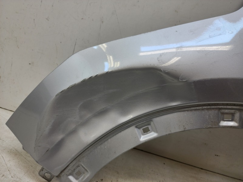 Крыло переднее левое