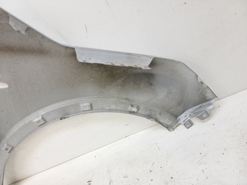 Крыло переднее левое