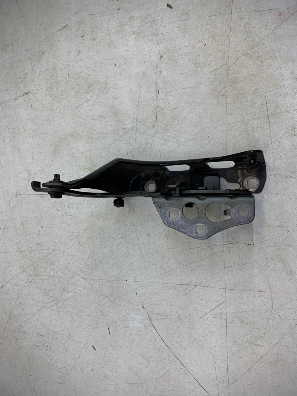 Петля капота левая