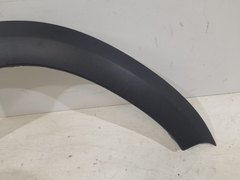 Накладка переднего крыла правого