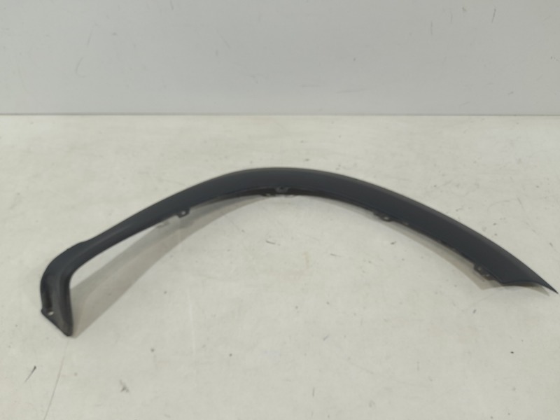 Накладка переднего крыла правого