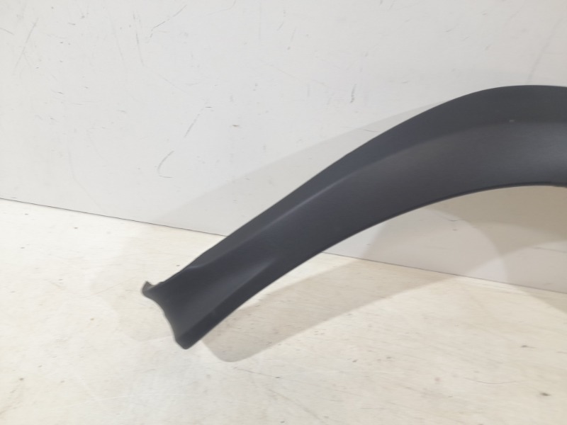 Накладка переднего крыла правого