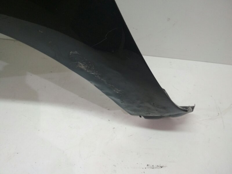 Крыло переднее левое