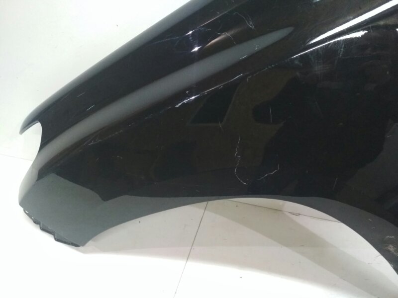 Крыло переднее левое