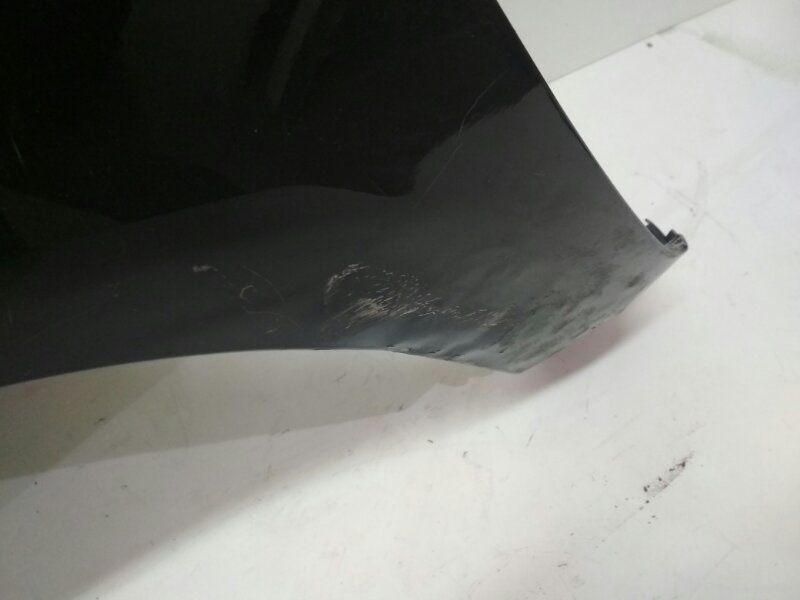 Крыло переднее левое