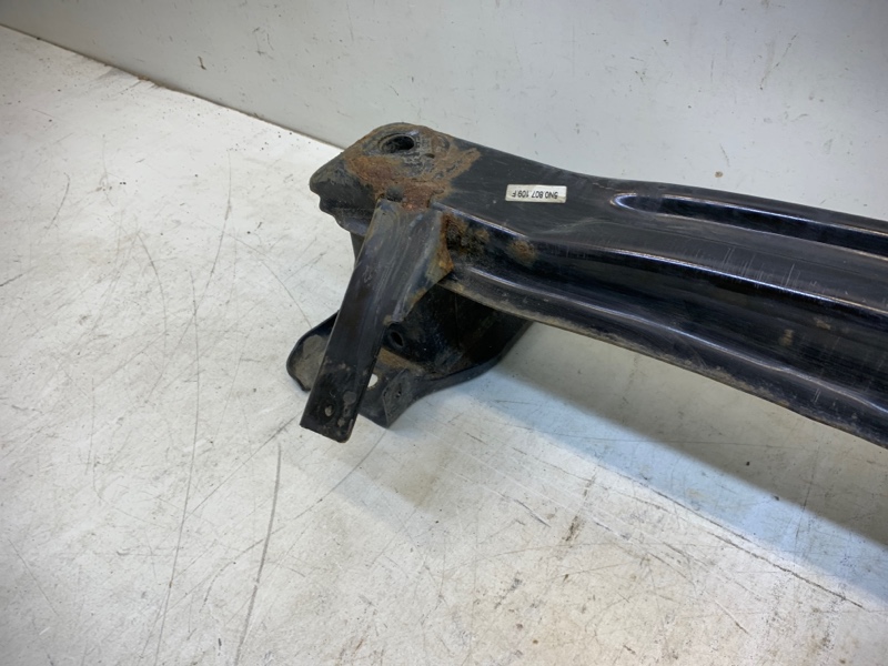 Усилитель переднего бампера