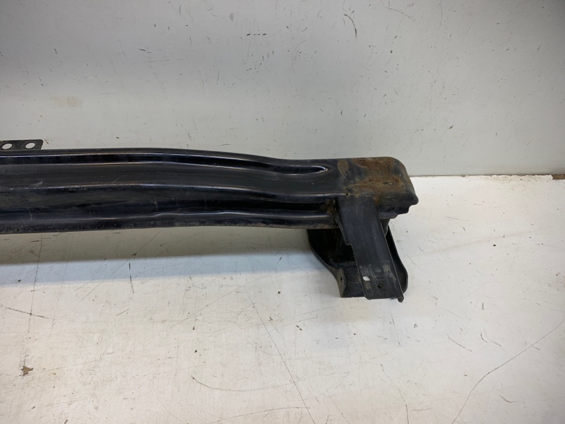 Усилитель переднего бампера