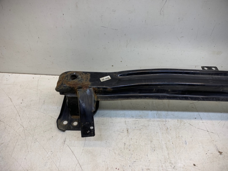 Усилитель переднего бампера