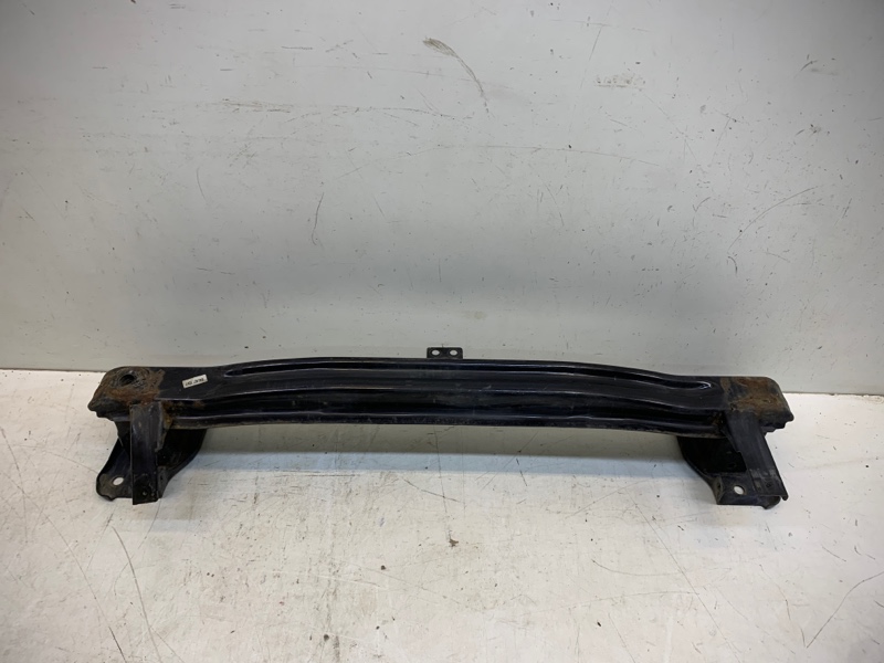 Усилитель переднего бампера