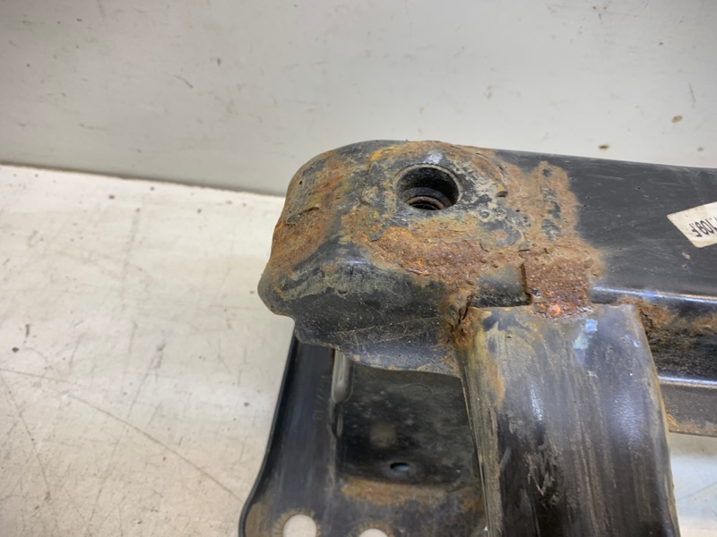 Усилитель переднего бампера