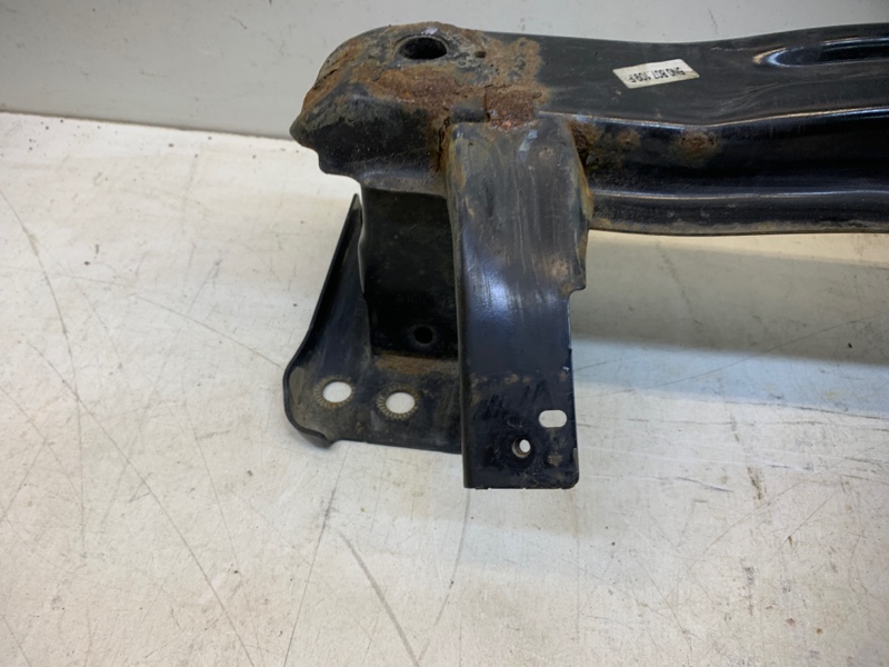 Усилитель переднего бампера