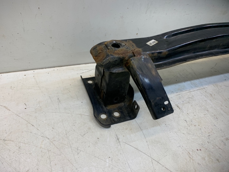 Усилитель переднего бампера