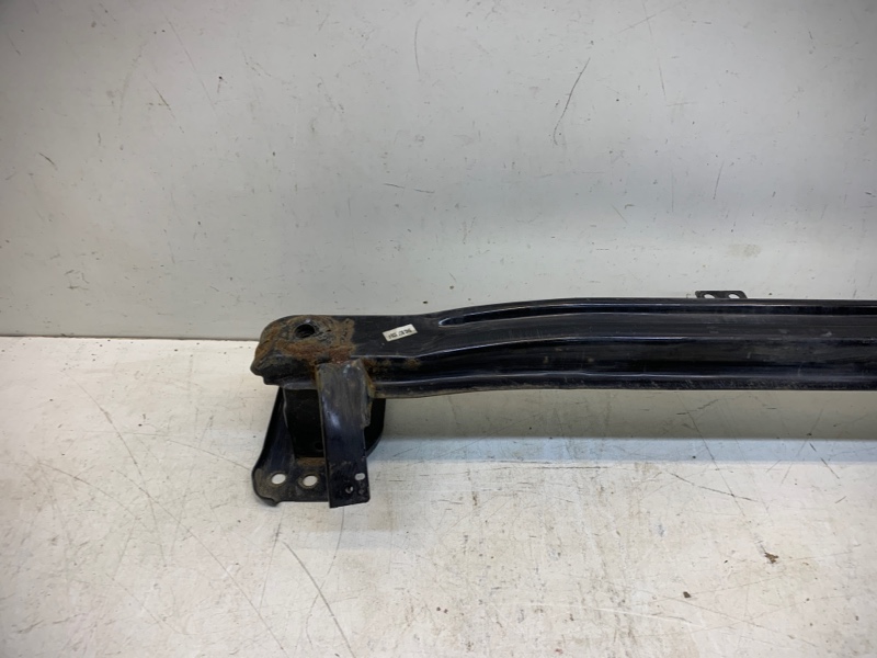 Усилитель переднего бампера