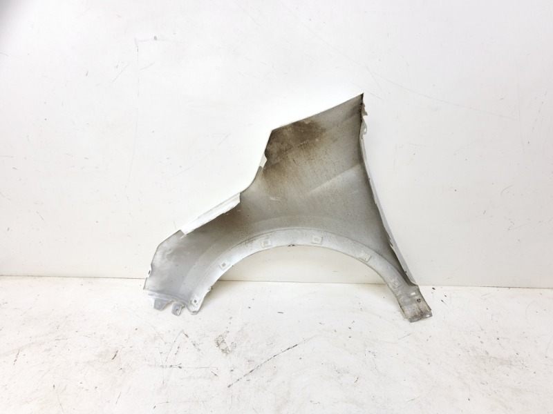 Крыло переднее правое