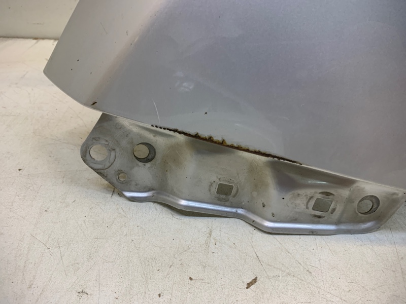 Крыло переднее левое