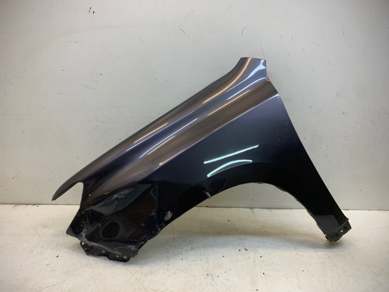 Крыло переднее левое