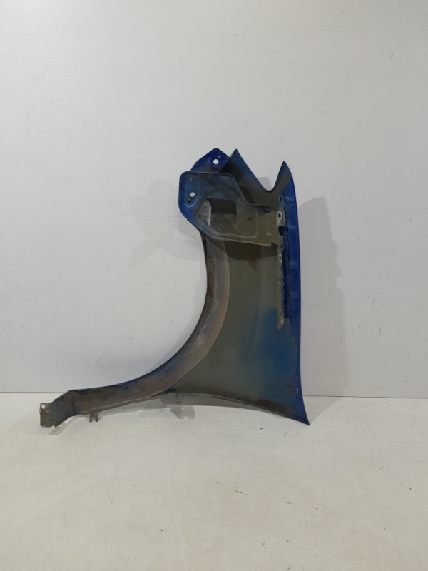 Крыло переднее правое