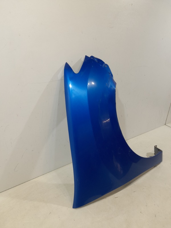 Крыло переднее правое