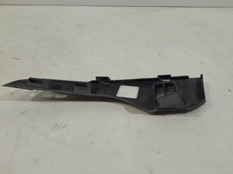 Кронштейн переднего бампера правый