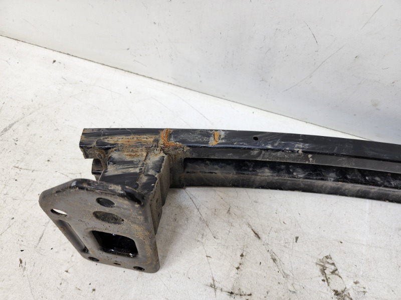 Усилитель переднего бампера