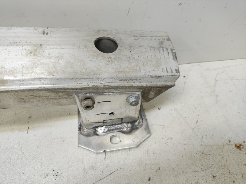 Усилитель заднего бампера