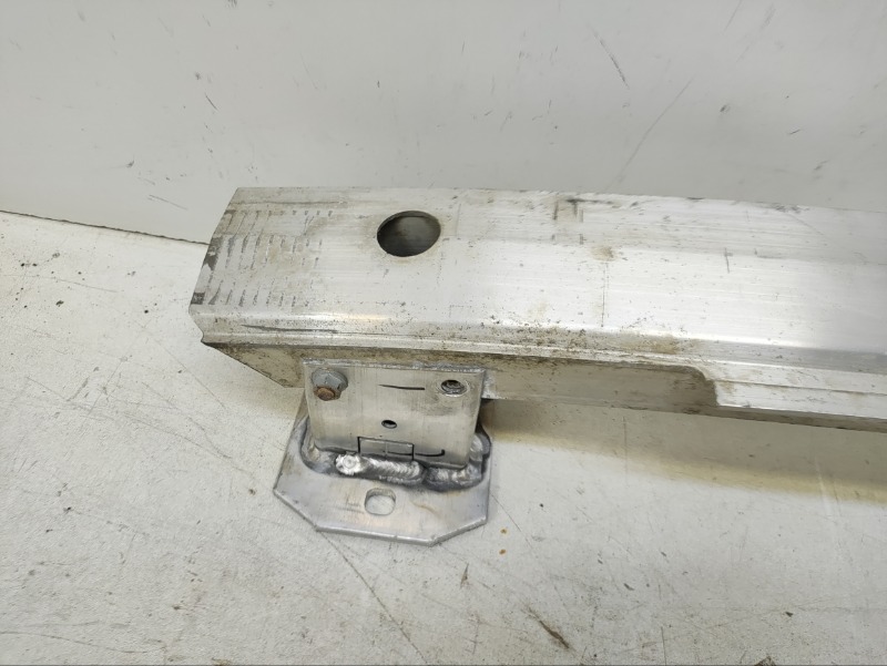 Усилитель заднего бампера