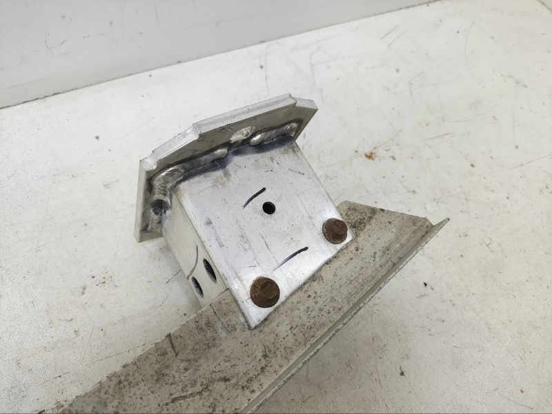 Усилитель заднего бампера