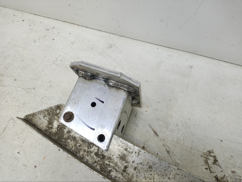 Усилитель заднего бампера