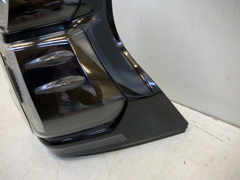 Фонарь задний правый