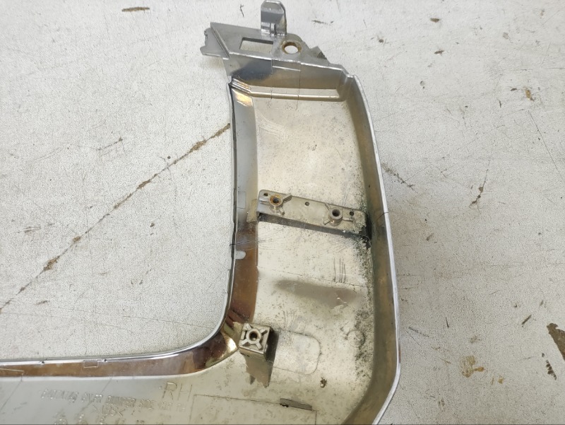 Молдинг переднего бампера правый