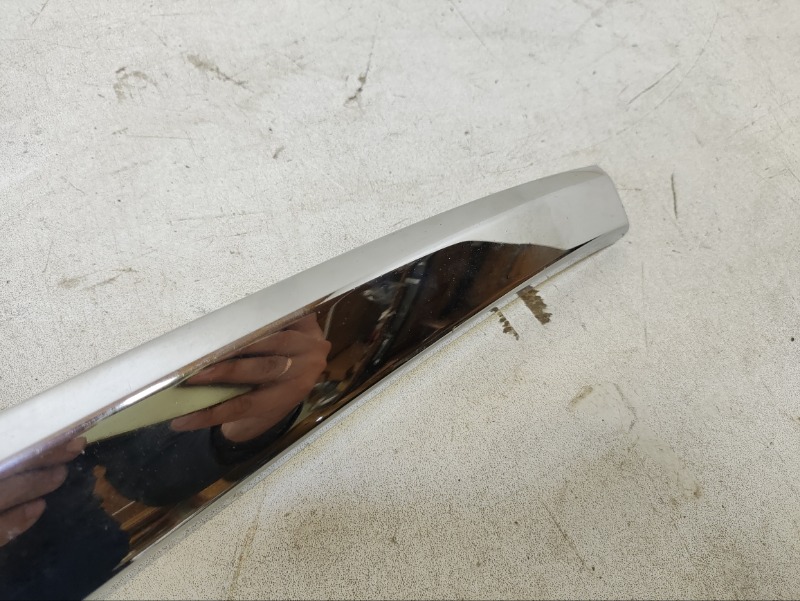 Молдинг переднего бампера правый