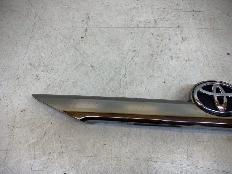 Накладка крышки багажника