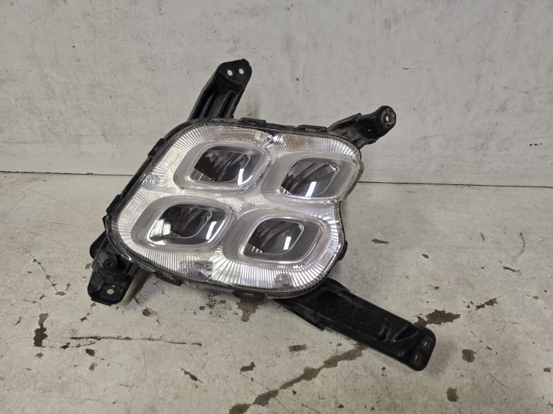 Фара противотуманная левая