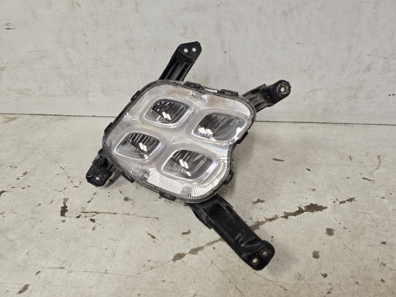 Фара противотуманная левая