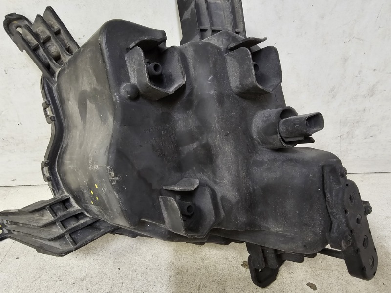 Фара противотуманная левая