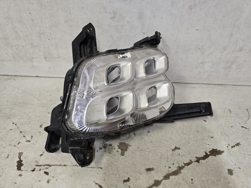 Фара противотуманная левая